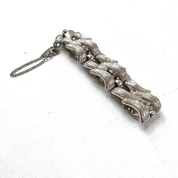 Vintage Monet SIlver Tone Link Bracelet Interlocking Brushed Waves 7" - Picture 9 of 9